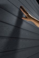 Abri installé près d'une terrasse moderne, extérieur