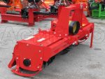 Fraise attelée à un tracteur, visibilité du dispositif d'attelage