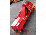 Fraise rotative montée sur tracteur, vue de face en champ