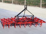 Herse vue de côté avec cadre robuste et supports